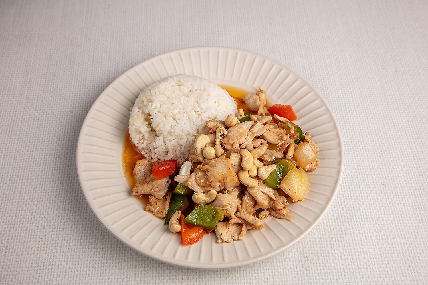 Fried chicken with nuts and rice
